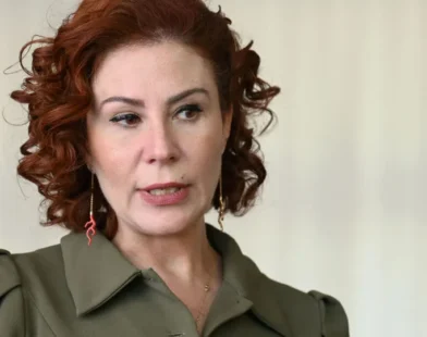 Zambelli diz se arrepender de dia da perseguição armada e se vê abandonada por Bolsonaro