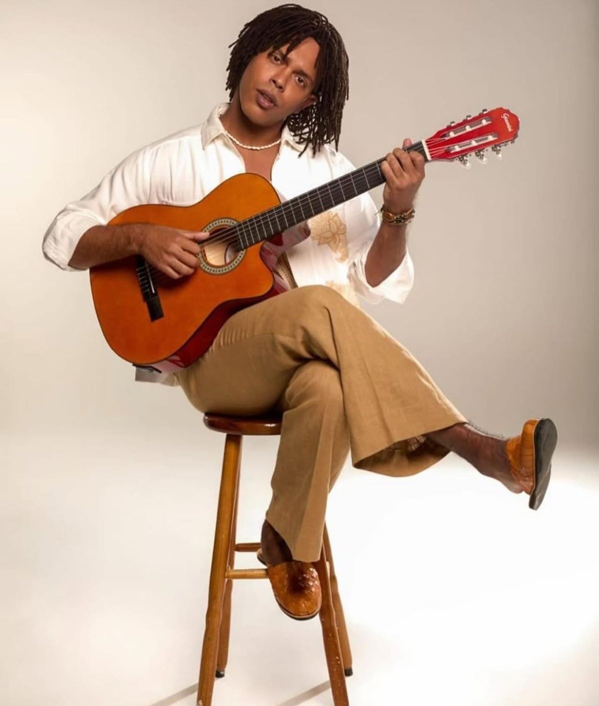 'Uau, que responsa!': Mineiro será protagonista em musical sobre Djavan e diz viver imersão no personagem
