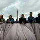 2º dia do conclave atrai milhares ao Vaticano; veja as imagens