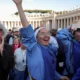 45 mil pessoas celebram em Roma a escolha do novo Papa; veja as imagens