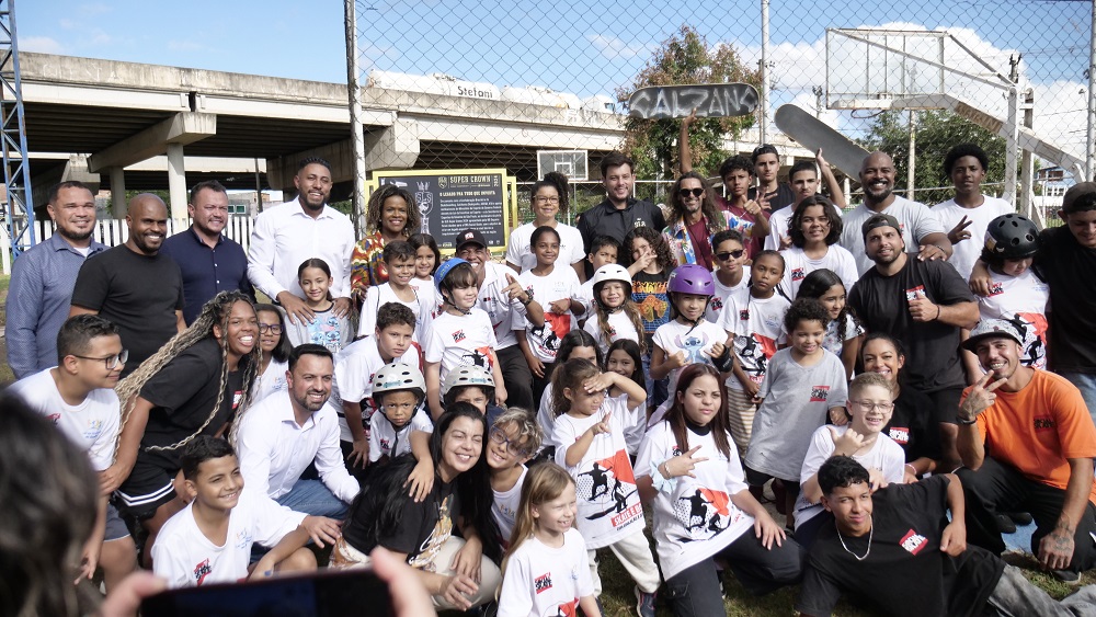 AEESB: Comunidade de skate de Poá celebra obstáculos da SLS doados para projeto social que atende 150 crianças