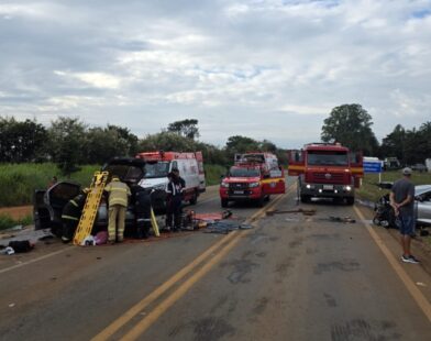 Acidente entre quatro carros deixa uma mulher morta e outra gravemente ferida na MG-164, em Bom Despacho