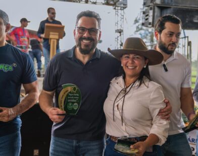 Alan Rick é homenageado na feira comemorativa de 50 anos da Associação dos Produtores Rurais de Tarauacá