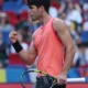 Alcaraz vence pela 20ª vez e segue favorito; Ruud tomba em Roland Garros