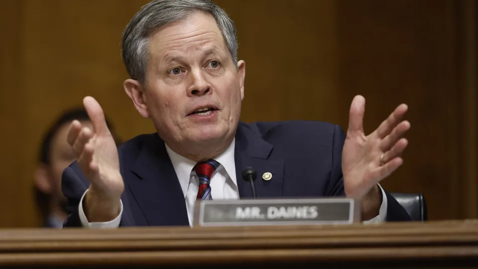 Aliado de Trump, senador Steve Daines visita China em meio a tensões comerciais
