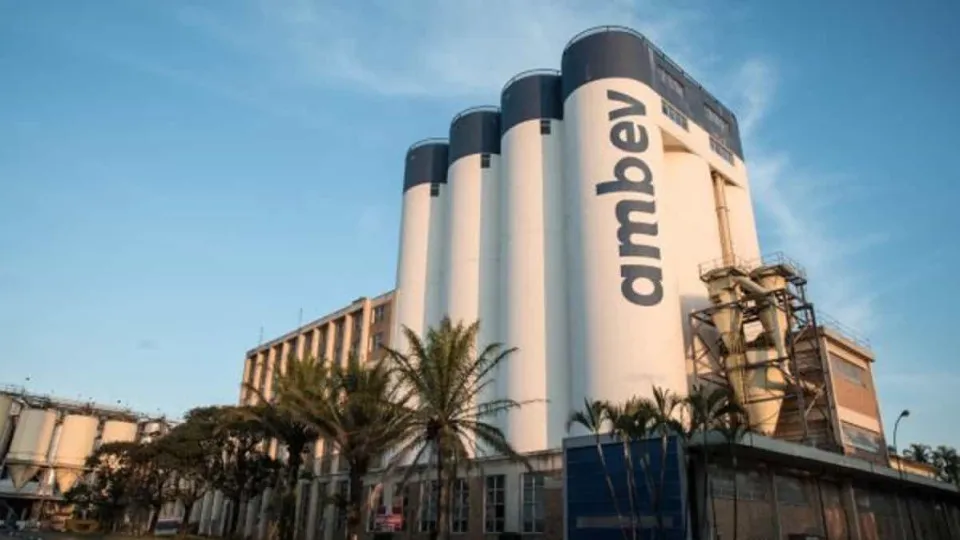 Ambev distribuirá dividendos de R$ 0,1276 por ação; "ex" em 17/03