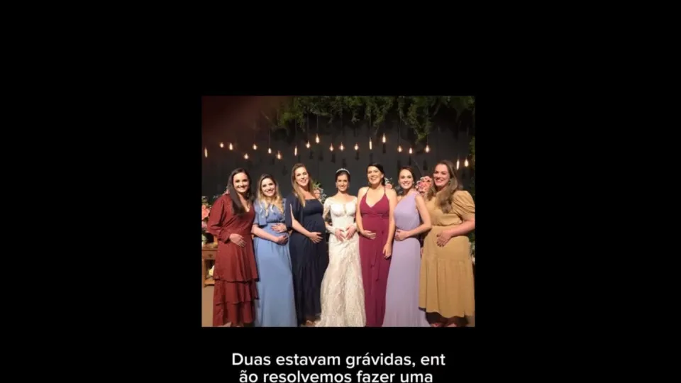 Amigas tiram foto em casamento e meses depois todas engravidam juntas