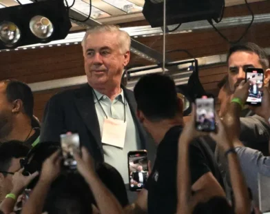 Ancelotti ganha presentes nos estádios e vê gols de quem não foi convocado