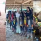 Angelina Jolie visita aldeia indígena no MT e se encontra com Raoni