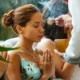 Anitta comemora chegada do outono com ritual ao lado de Angélica e Juliette