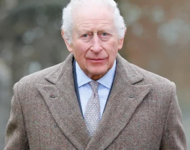 Após hospitalização de urgência, Charles III planeja viagem internacional