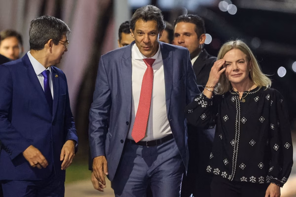 Após ultimato de Motta, governo admite ainda não ter alternativa a IOF
