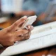 Aprendizado melhorou no 1º mês de proibição de celular em escolas, diz secretário da Educação