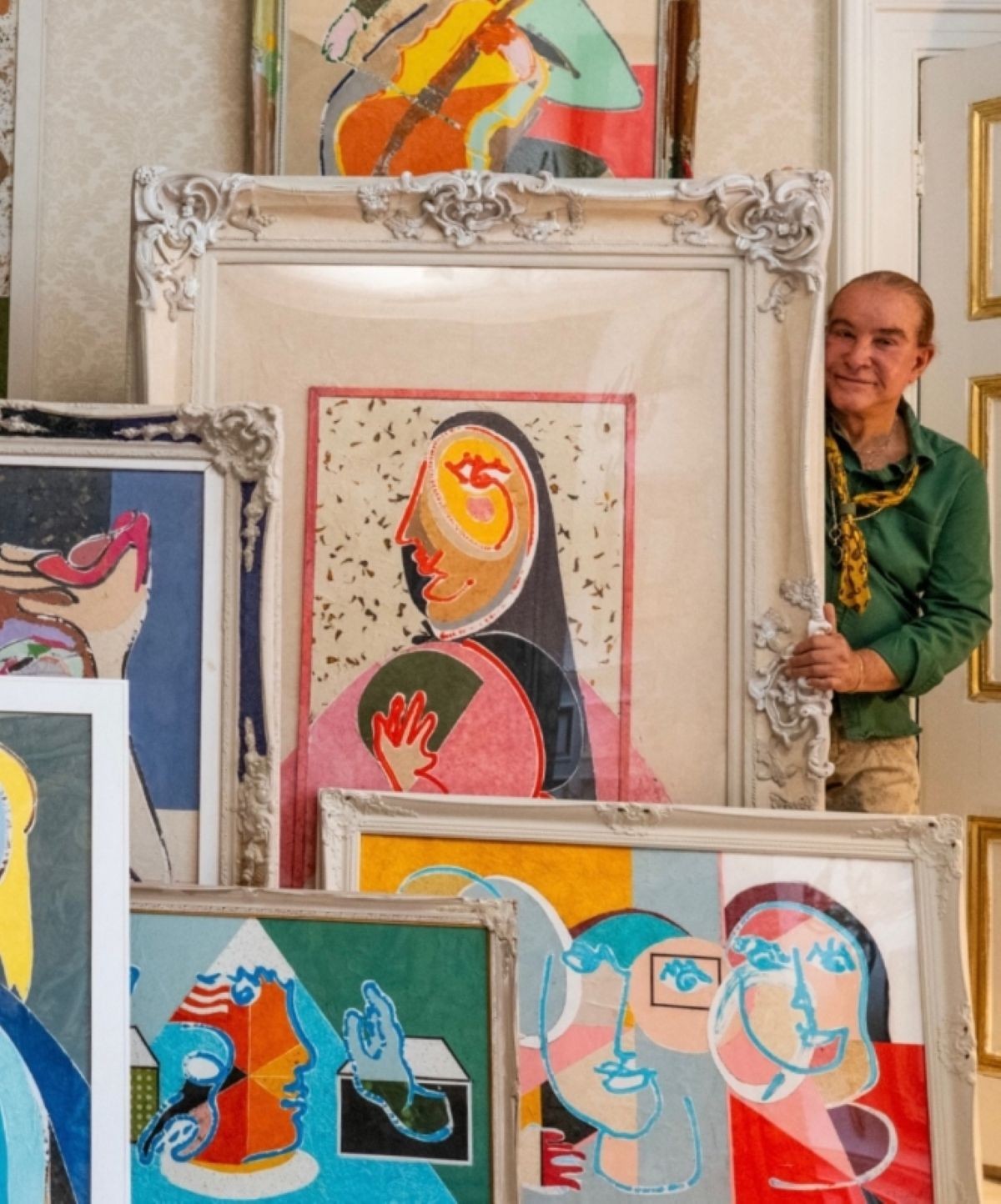 Artista de Divinópolis expõe no Louvre ao lado de nomes internacionais e celebra: 'É um marco pessoal e profissional'