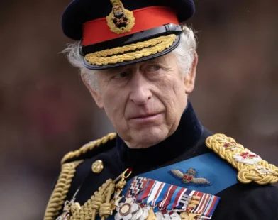 Assessor real revela como o rei Charles III tem resistido ao câncer
