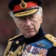 Assessor real revela como o rei Charles III tem resistido ao câncer