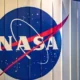 Astronauta da Nasa internado após quase 8 meses no espaço recebe alta
