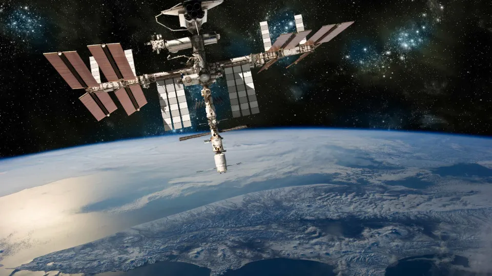 Astronautas relatam cheiro estranho em nave russa na Estação Espacial