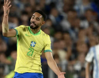Atacante da seleção indica saída de time da Premier League