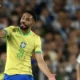 Atacante da seleção indica saída de time da Premier League