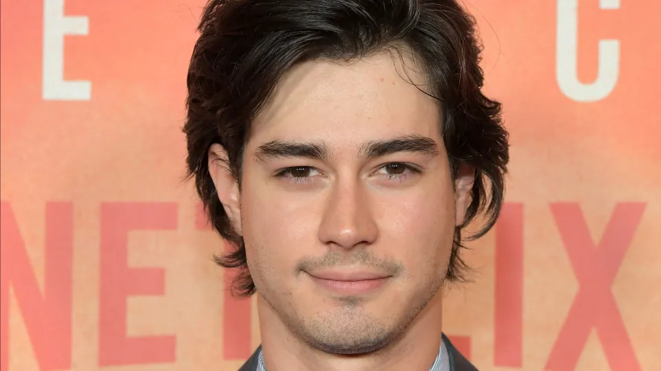 Ator de 'Narcos' está em coma após contrair infeção