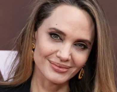 Atriz Angelina Jolie visita centro de imigrantes e refugiados em SP