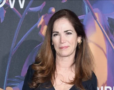 Atriz de 'CSI: Miami' é presa por tentar atropelar marido após sofrer violência