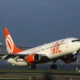 Avião da Gol bate em carro durante decolagem no Galeão (RJ)