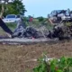 Avião de pequeno porte cai, explode e deixa uma pessoa morta e outra ferida no sul da Bahia