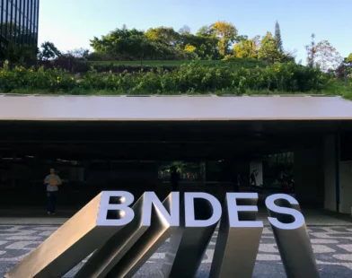 BNDES amplia em R$ 300 bilhões investimentos na Nova Indústria Brasil