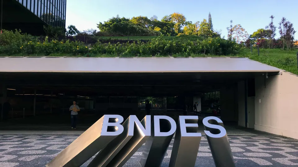 BNDES amplia em R$ 300 bilhões investimentos na Nova Indústria Brasil