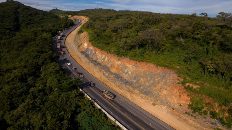 BR‑135 em Bocaiuva terá “pare e siga” para instalação de defesa metálica neste sábado (03)