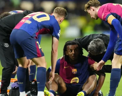 Barcelona confirma lesão muscular e Koundé pode parar por 3 semanas