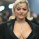 Bebe Rexha reage a críticas sobre peso e revela perda da gravidez