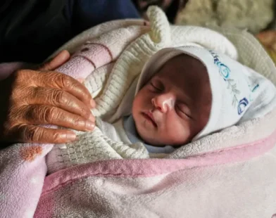 Bebê com 25 dias retirada dos escombros em Gaza