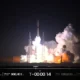 Blue Origin lança New Glenn com sucesso, mas falha em pouso do propulsor