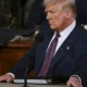 Bolsas voltam a cair; Trump diz não ver 'nenhuma recessão'