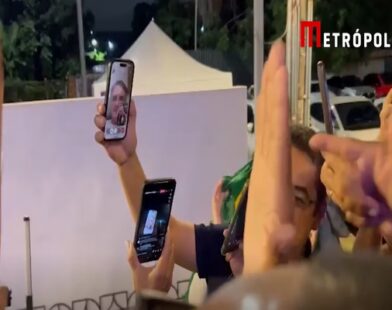Bolsonaro avisa apoiadores que pode ir a manifestação de 7/5. Vídeo