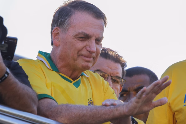 Bolsonaro defende ter mesmo benefício de Ramagem em ação no STF