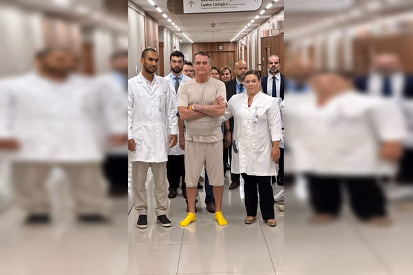 Bolsonaro deve deixar hospital neste domingo (4/5)
