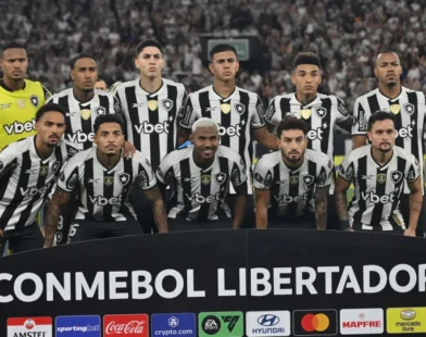 Botafogo leva susto, mas vence com golaço no fim e segue vivo na Libertadores