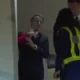 Brigitte dá empurrão no rosto de Macron e cena viraliza; veja vídeo