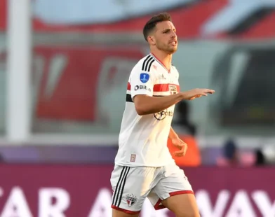 Calleri perde pênalti e São Paulo empata com Sport na abertura do Brasileiro