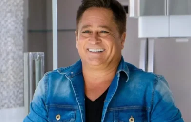 Cantor Leonardo processa frigorífico que usa sua imagem desde 2022
