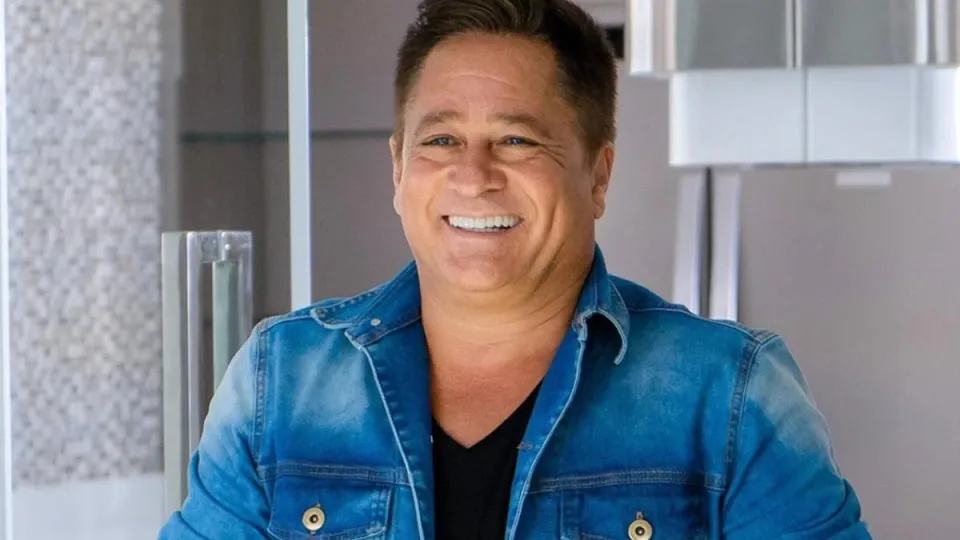 Cantor Leonardo processa frigorífico que usa sua imagem desde 2022