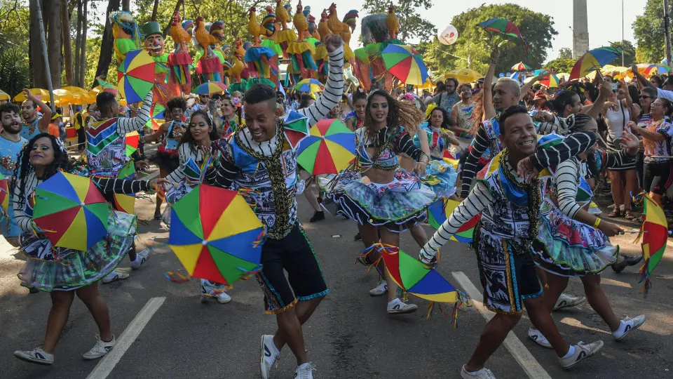 Carnaval deve ser de calor forte e pouca chuva na maior parte do país