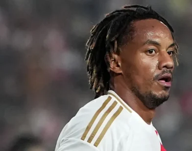 Carrillo vai de 'acabado' no próprio país a pilar em título do Corinthians