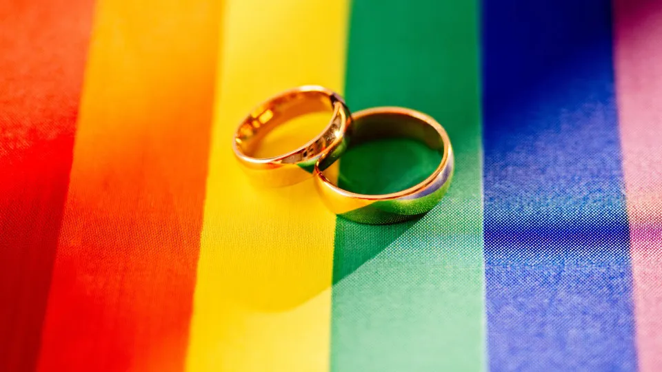 Casamentos entre pessoas do mesmo sexo renovam recorde de série histórica no Brasil