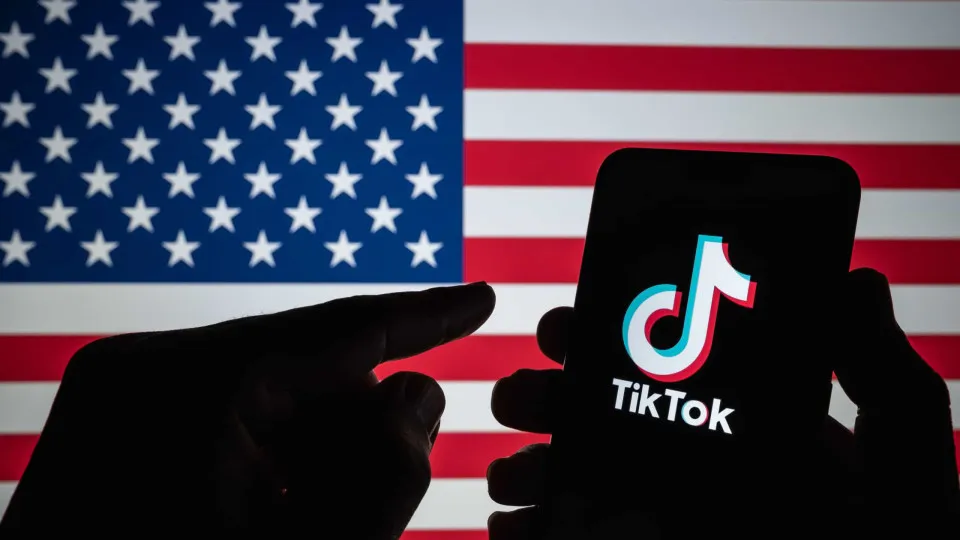 Celulares com app do TikTok são vendidos por milhares de dólares nos EUA