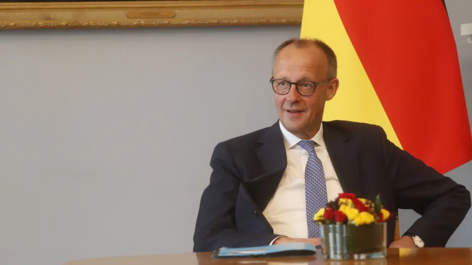 Chanceler alemão diz que Rússia é ameaça e reforça tropas na Lituânia